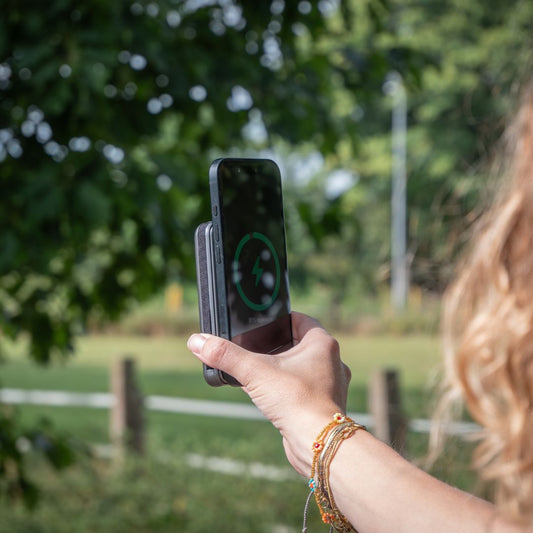 MOJOGEAR NovaMag All-in-1 Powerbank 10.000 mAh – Draadloos Qi2 & ingebouwde kabels – Grijs - Powerbanks