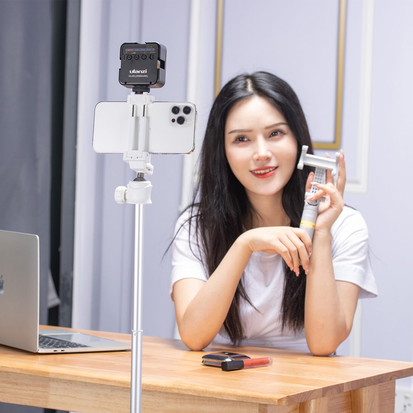 Ulanzi MT-44 Selfie-Stick-Stativ für Smartphone und Kamera – 146 cm – Weiß