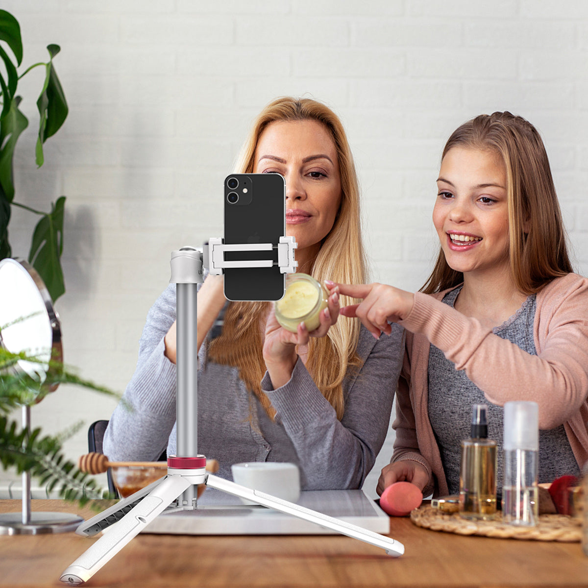 Ulanzi MT-44 Selfie-Stick-Stativ für Smartphone und Kamera – 146 cm – Weiß