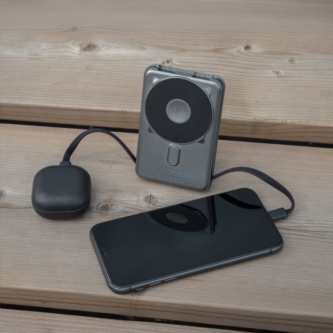 MOJOGEAR NovaMag All-in-1 Powerbank 10.000 mAh – Draadloos Qi2 & ingebouwde kabels – Grijs - Powerbanks