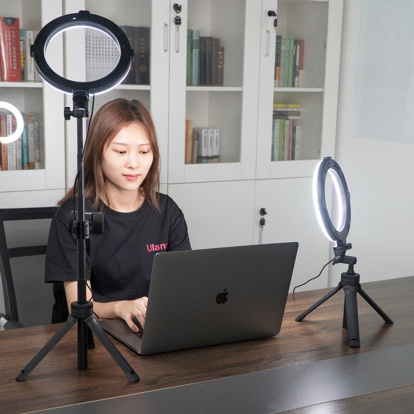 2x Lampe annulaire VIJIM avec trépied, support de téléphone et télécommande Bluetooth - Ringlampen