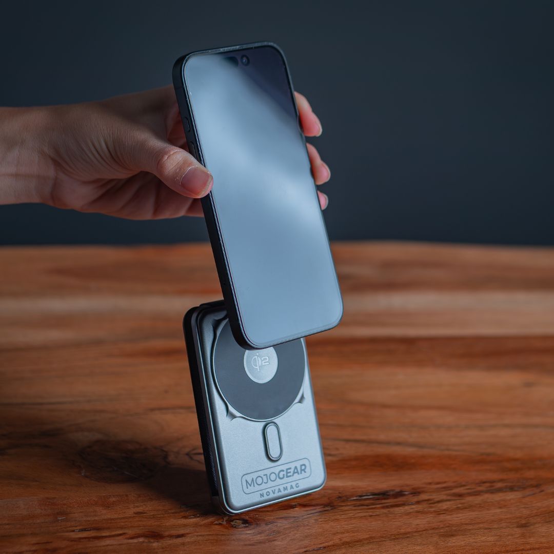 MOJOGEAR NovaMag All-in-1 Powerbank 10.000 mAh – Draadloos Qi2 & ingebouwde kabels – Grijs - Powerbanks